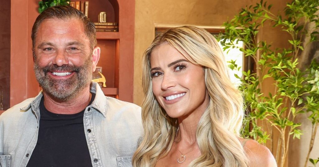 كريستينا هاك تتحدث بحماس عن صديقها “الداعم للغاية”.